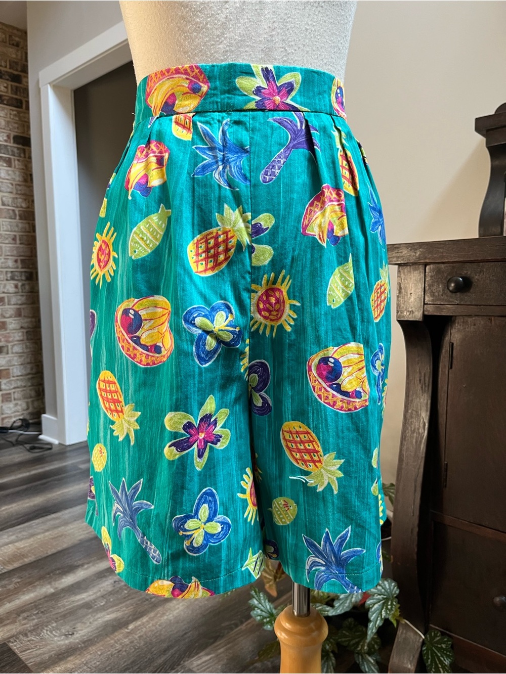 Vintage 80s 90s Tropical Print High Waisted Shorts